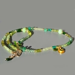 collier mi long pierres vertes or