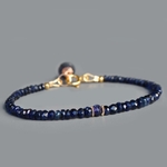 bracelet saphir bleu Iolite charm