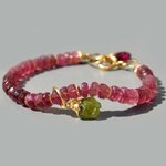 Bracelet tourmaline rose charm peridot brut-2