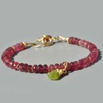 Bracelet tourmaline rose charm peridot brut