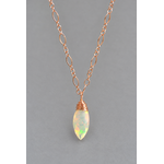 Pendentif opale iridescent en or rose