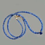 Collier saphir bleu de Birmanie vu de dessus, goutte de saphir et fermoir crochet Gold Filled 14K
