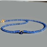 Goutte de saphir de Thaïlande facettée entre deux perles Gold Filled 14K