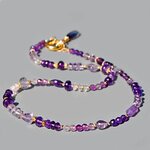 Collier améthyste en dégradé rose et violet posé en S, pendentif goutte de fluorite
