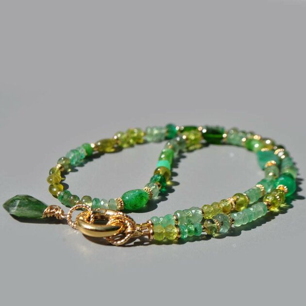 Collier Multi-pierres vertes gros anneau fermoir(2)