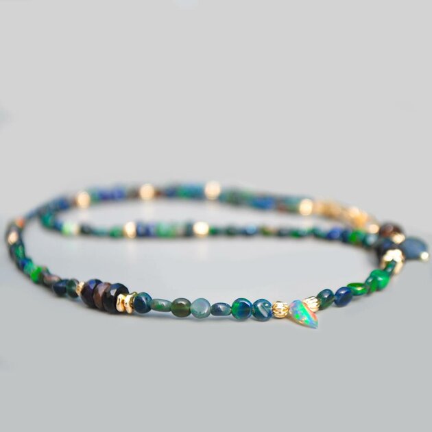 Collier opale noir goutte facettes