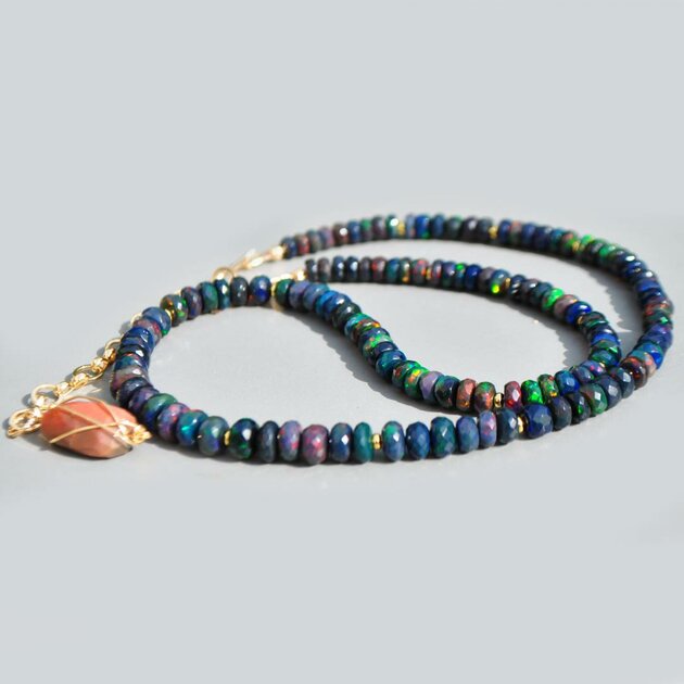 Collier opale noir facettes or14K-1