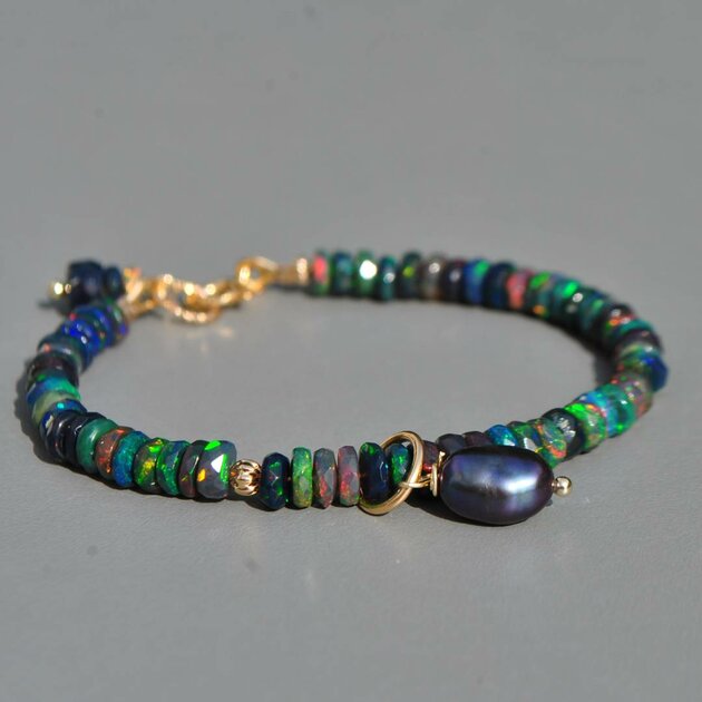 bracelet opale noire et perle noire or