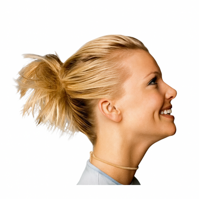Portrait souriant d'une jeune femme
