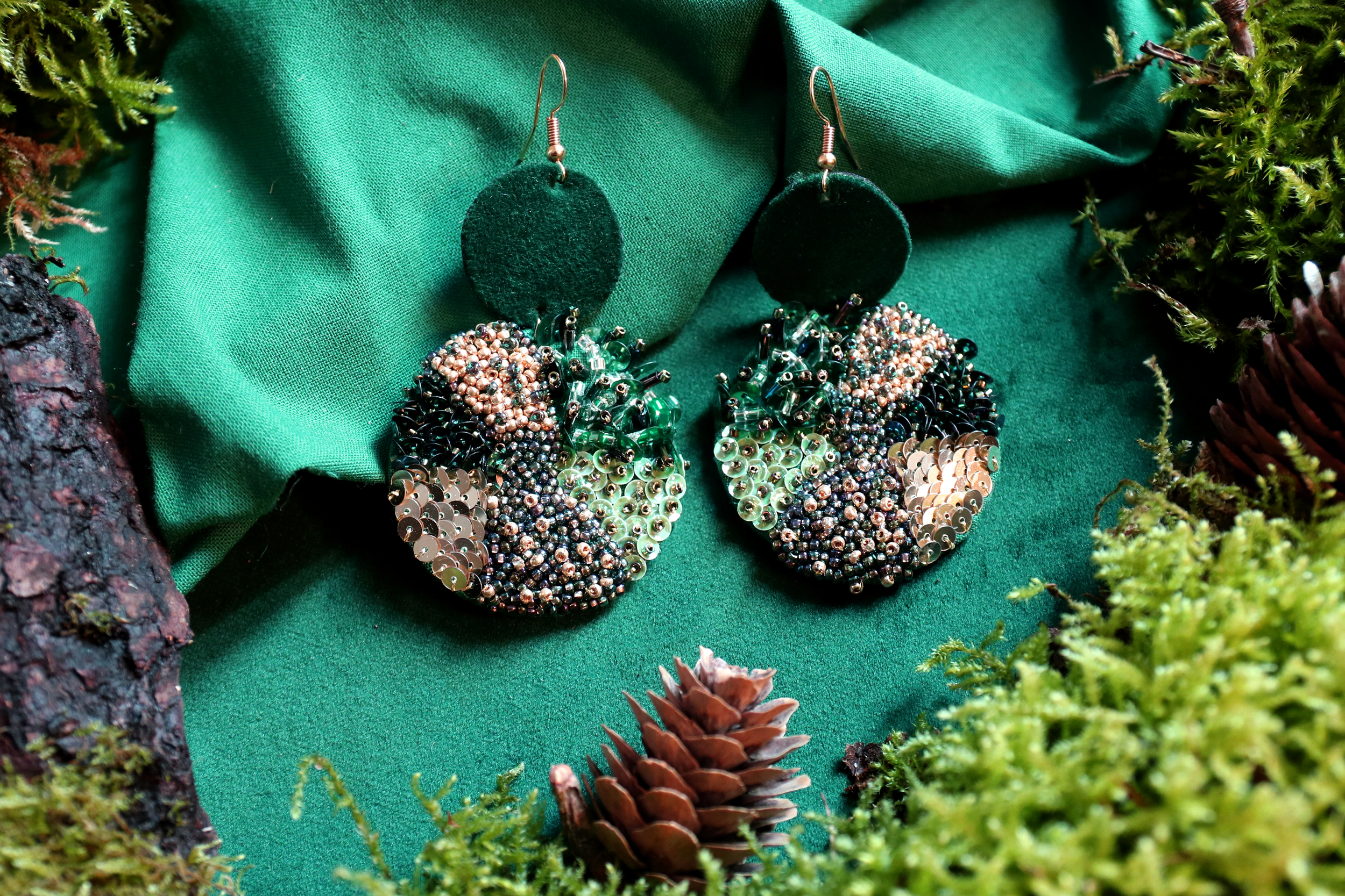 Boucles_d'oreilles_brodées_Moss
