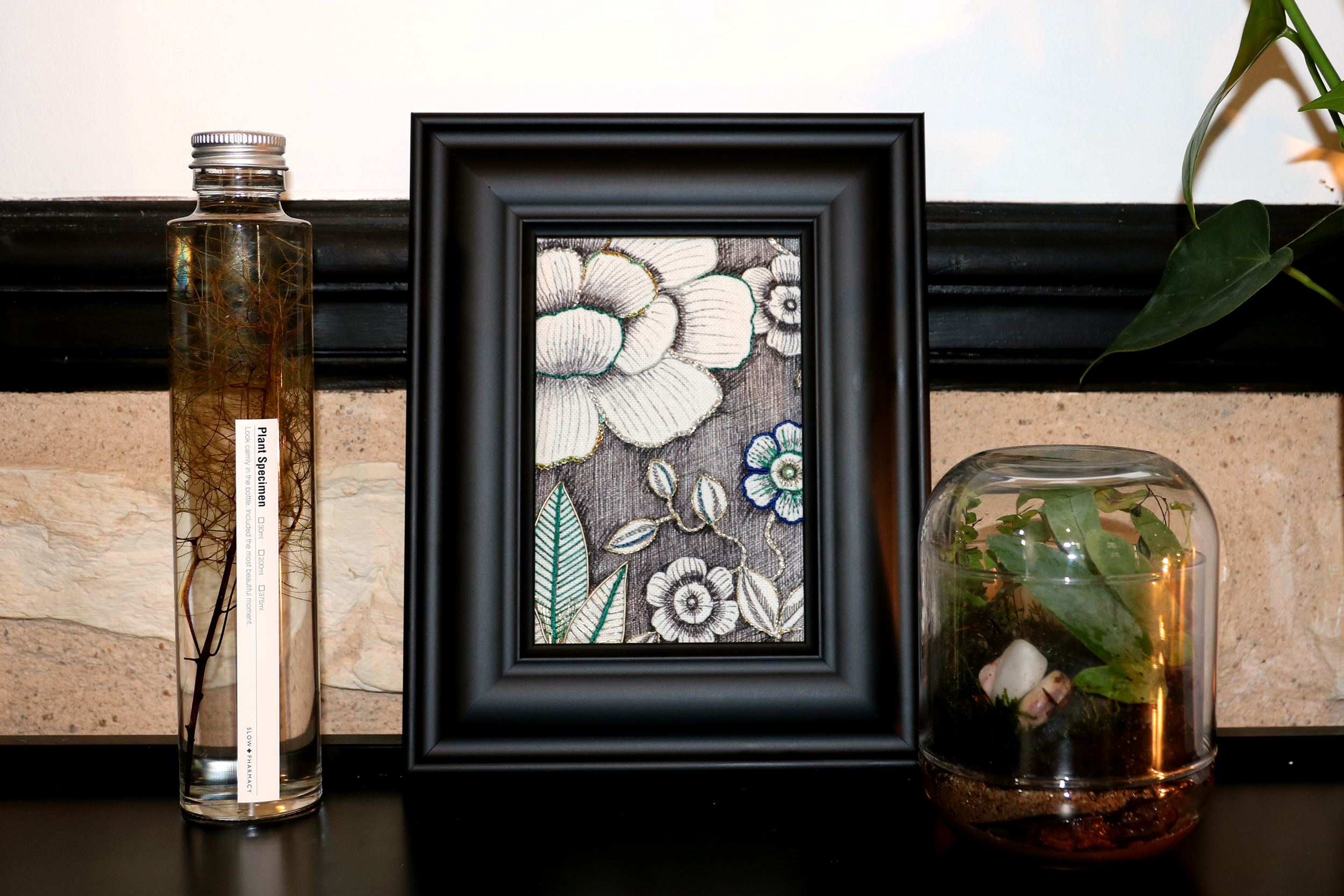 cadre_brodé_fleurs_sauvages_deco