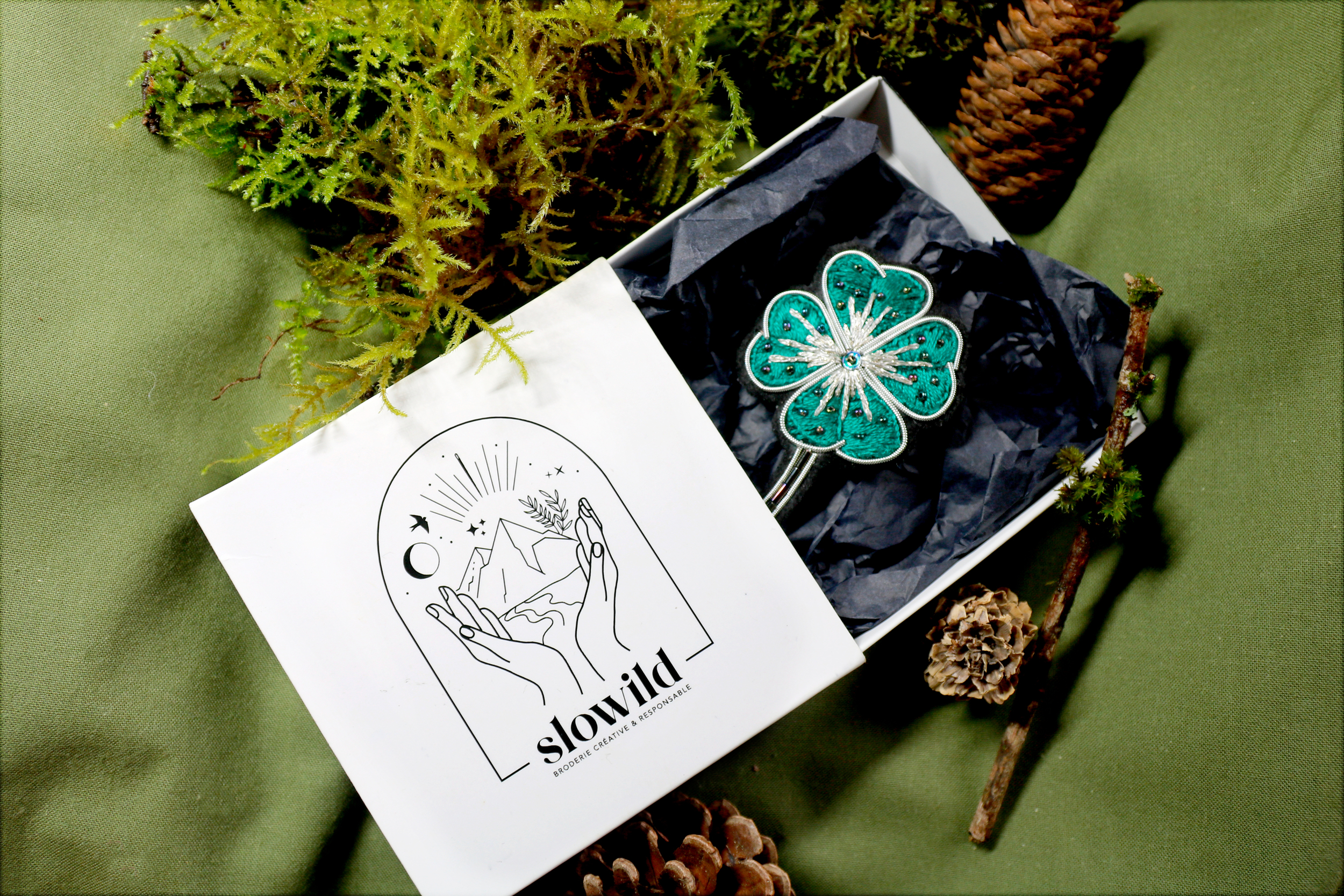 broche_trèfle_brodée_boite