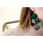 Boucles_doreilles_brodées_Moss_portées