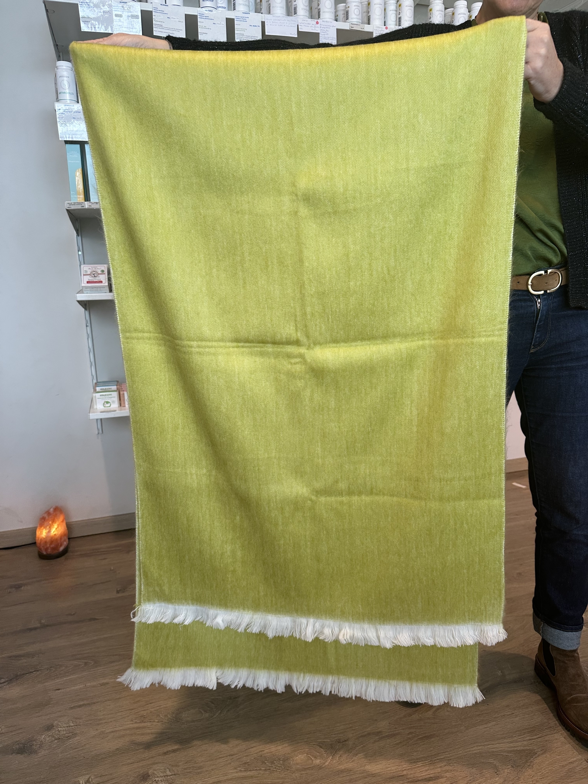 écharpe jaune vert uni déplié alpaga