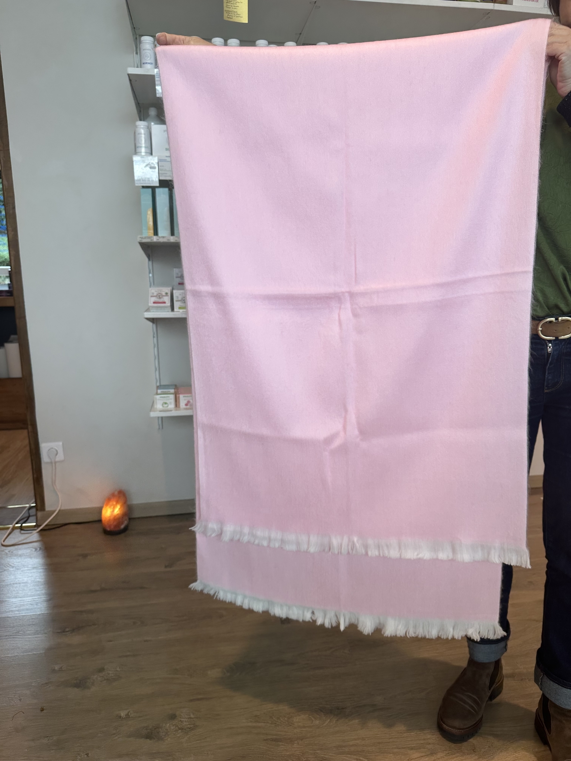 écharpe rose chamallow uni alpaga déplié