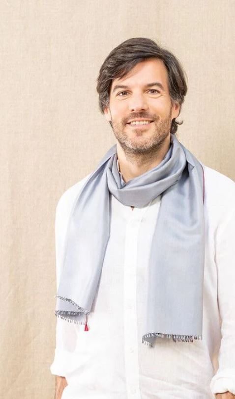 Foulard gris 1
