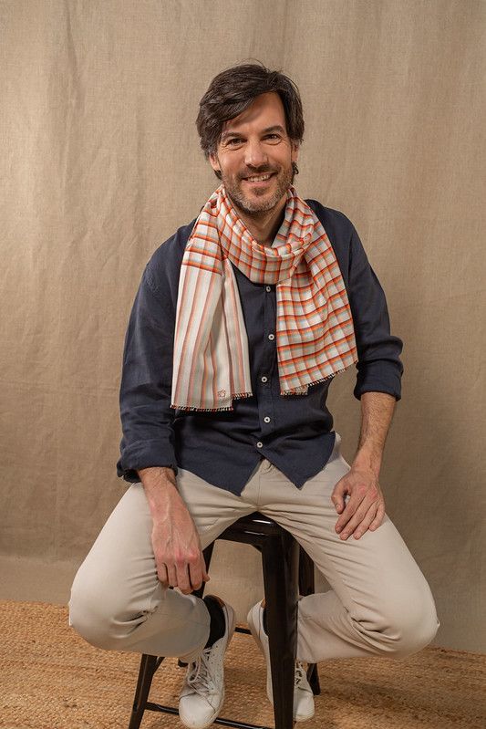 Foulard_Aurore_en_soie_vermillon_hom_720x