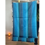 écharpe bleu clair rayé alpaga déplié