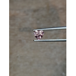 Grenat malaya rose naturel 1.05ct  en triangle taille de précision en France Natural pink malaya Garnet