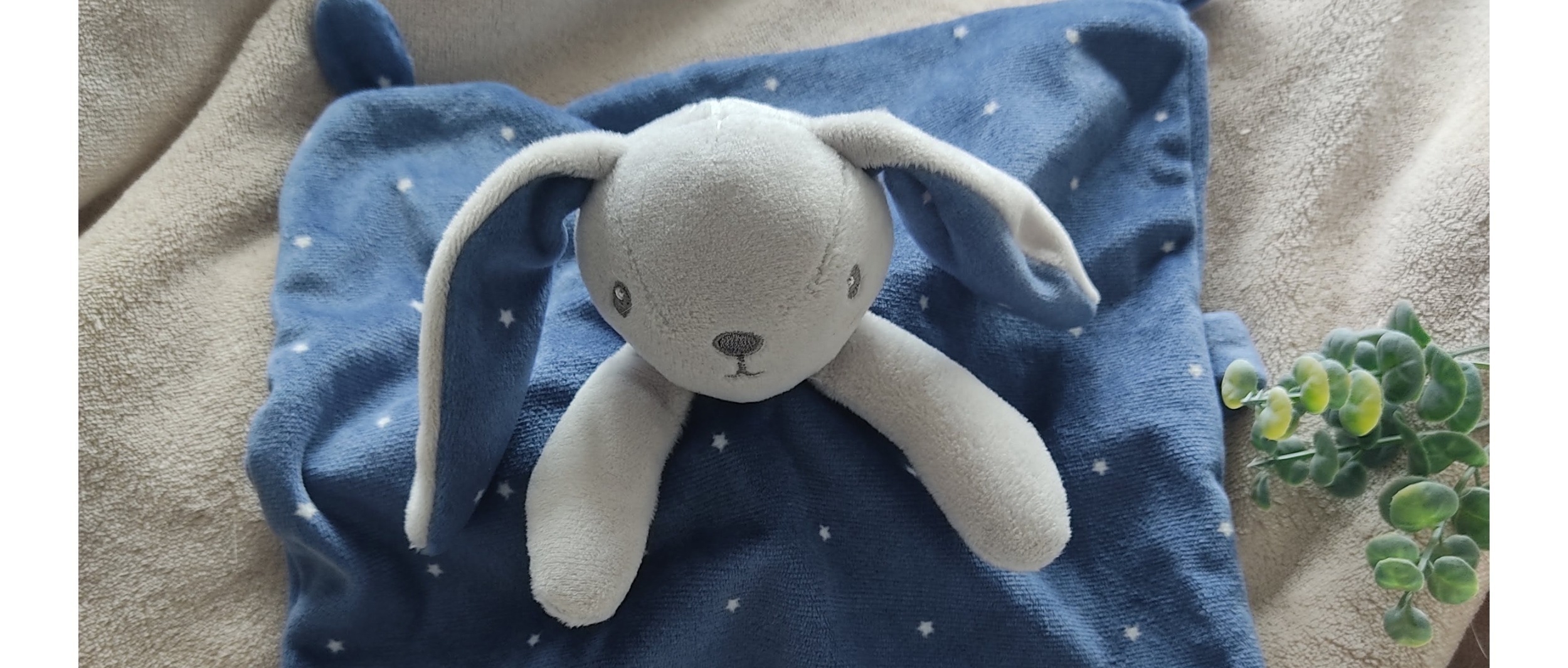 Doudou lapin bleu