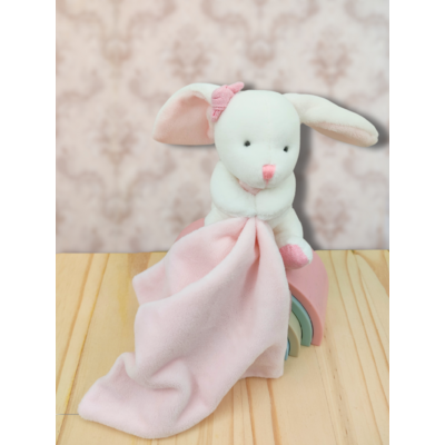 lapin blanc noeud rose