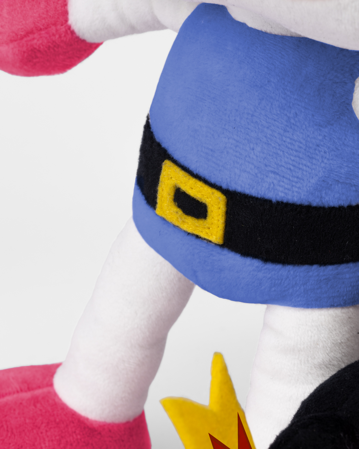personnage bomberman peluche