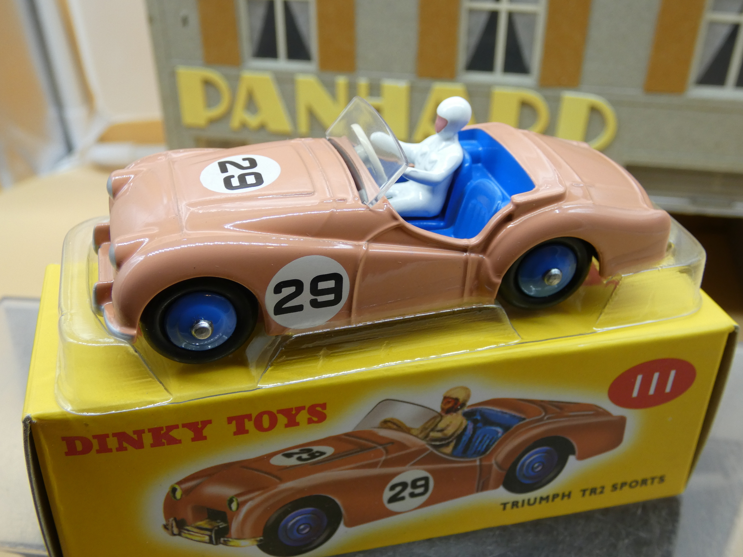 TRIUMPH TR2 SPORT DINKY TOYS ATLAS ROSE N°111 NEUF BOITE ORIGINE