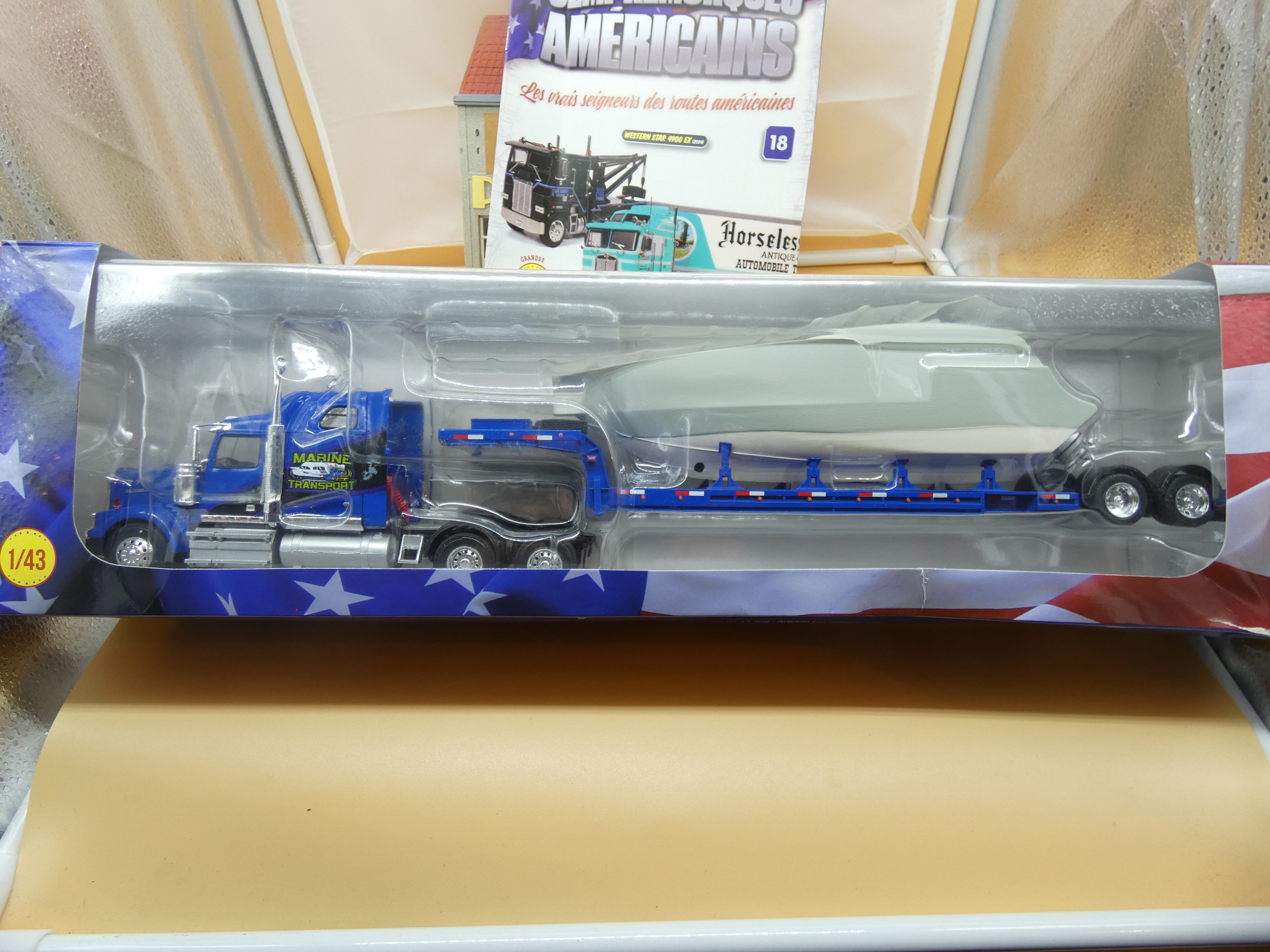 CAMION SEMI US WESTERN STAR 4900 EX 2004 PORTE CHAR de MARINE 1/43 IXO Neuf Boite Origine