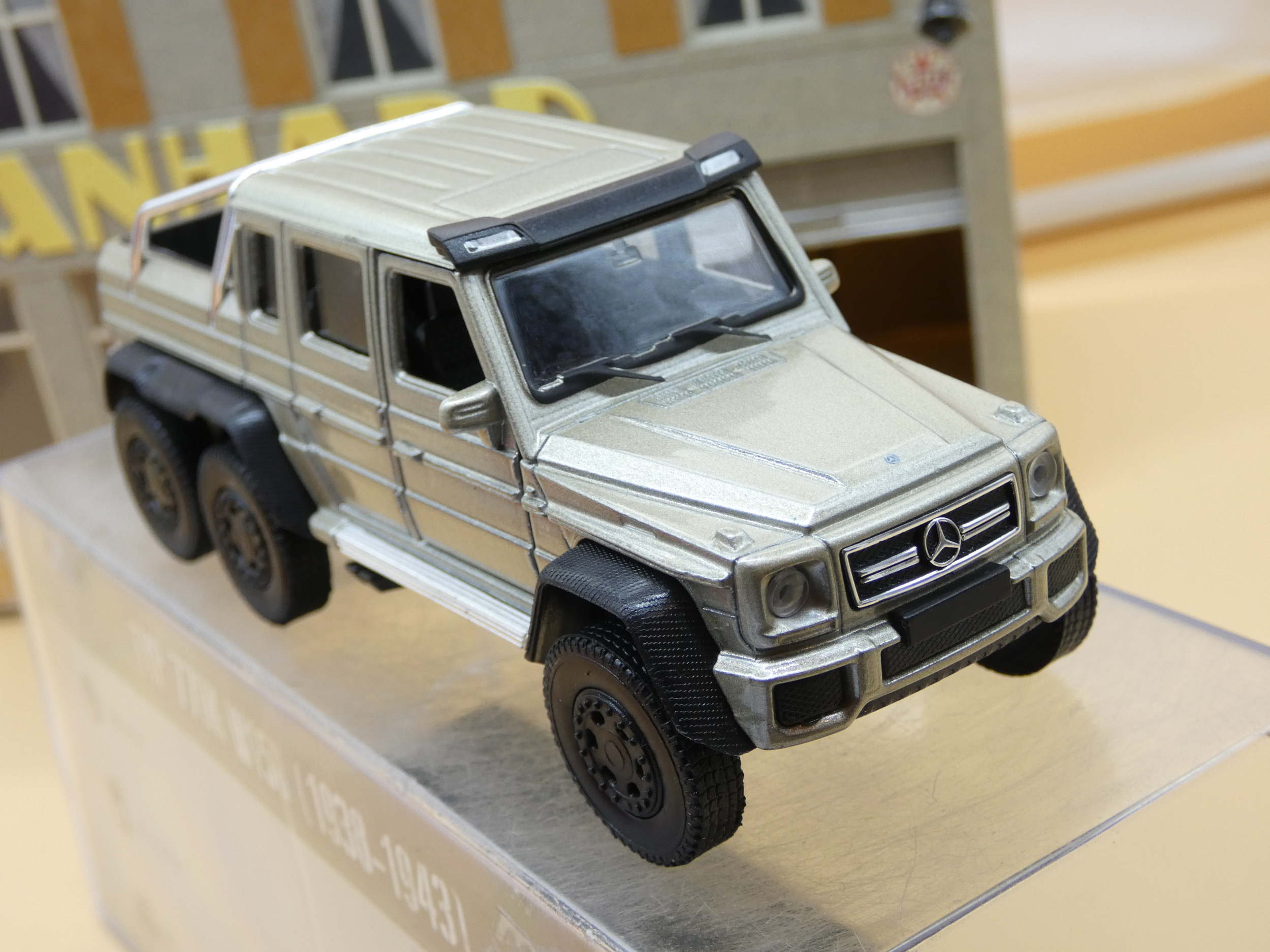 MERCEDES G63 AMG 6X6 PICK-UP Doré 1/38éme WELLY NEUF BOITE ORIGINE