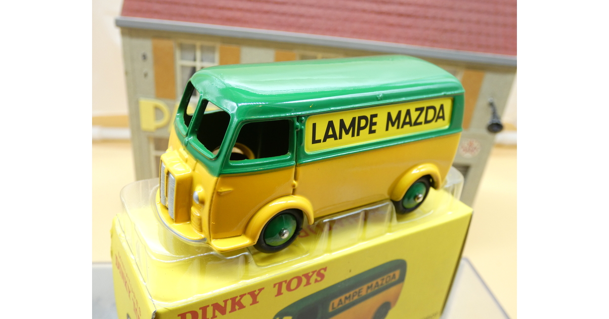 Dinky Toys France #25B Peugeot D3A Fourgonnette Lampe