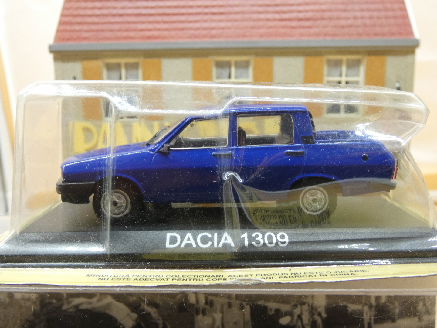 AUSTIN MINI COOPER S RAC RALLYE 1966 CARARAMA DIORAMA SOCLE RÉSINE