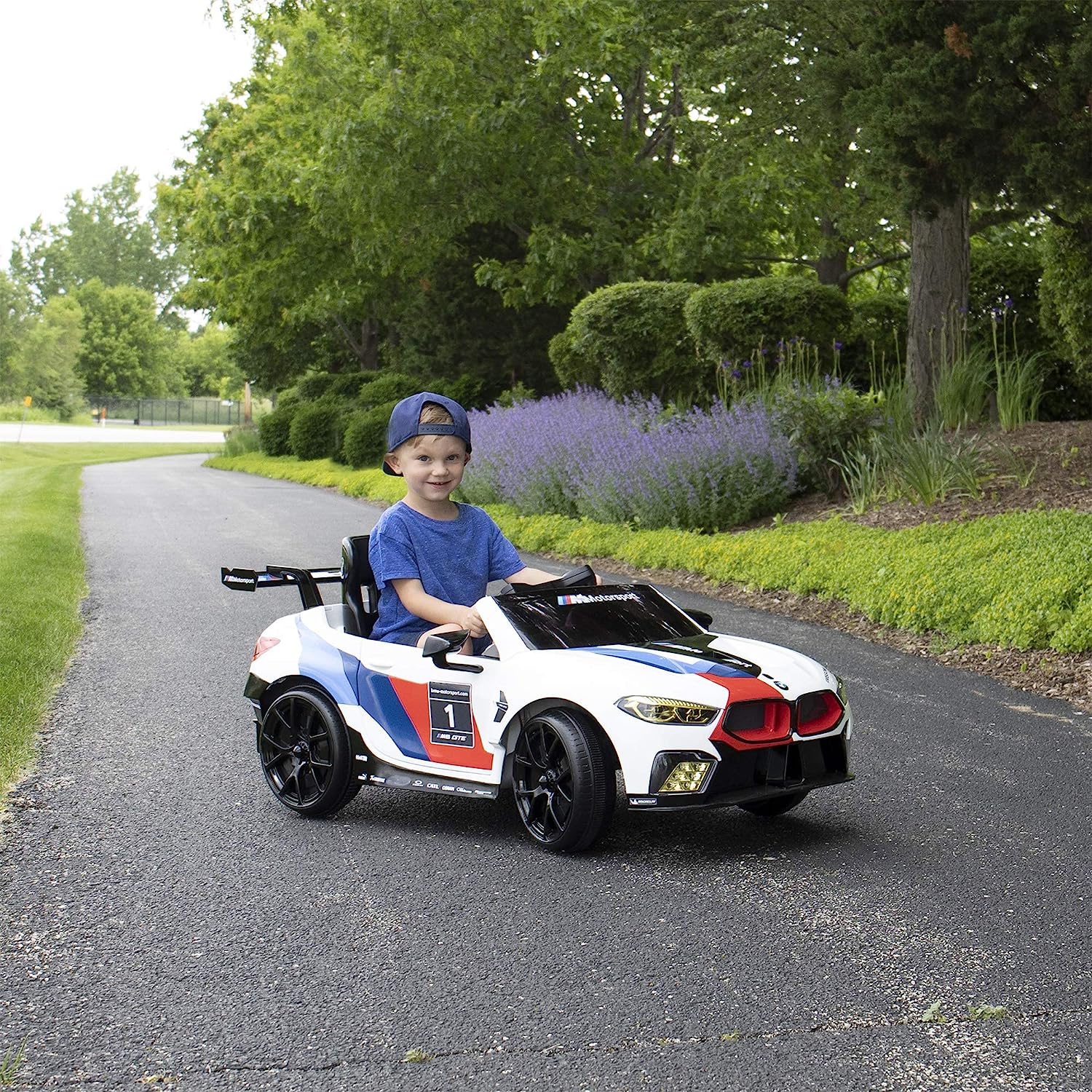 Voiture de course télécommandée BMW M8