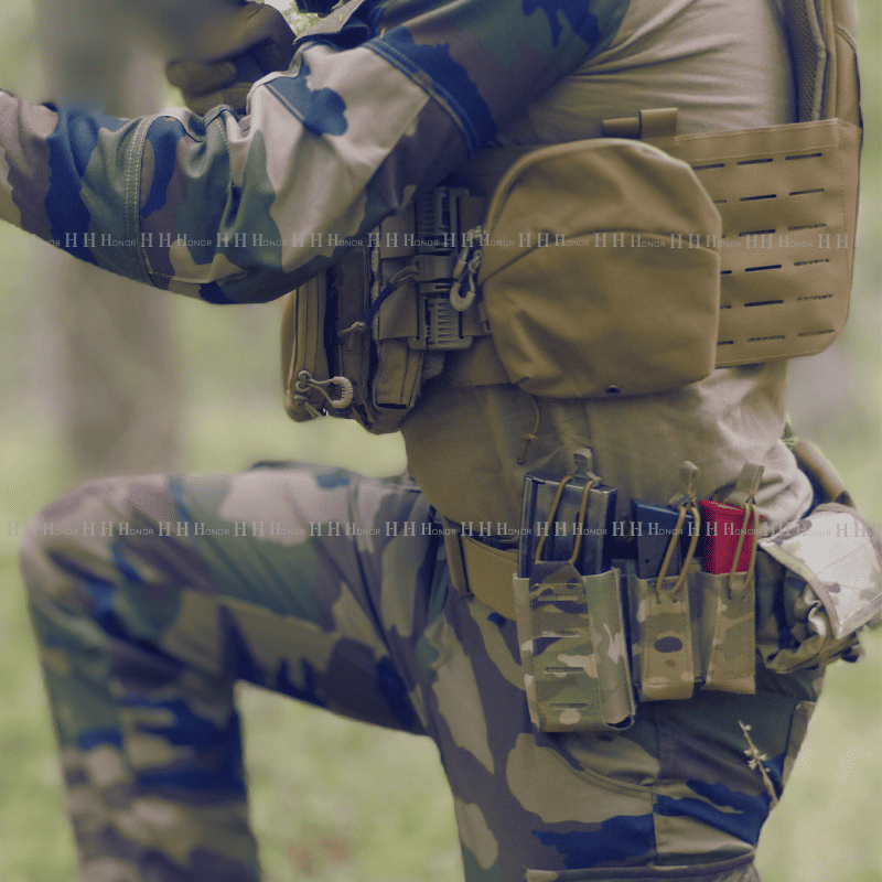classic-lorica-and-mag-pouch