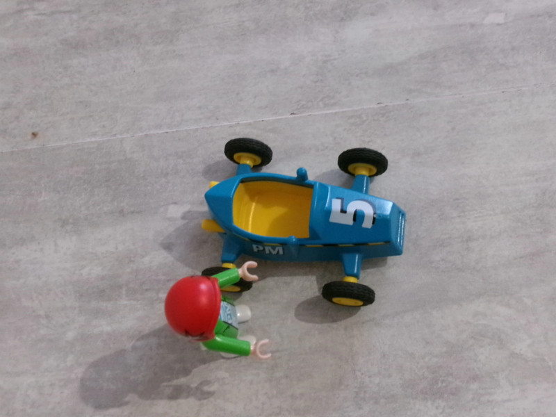 1701953985 (4)