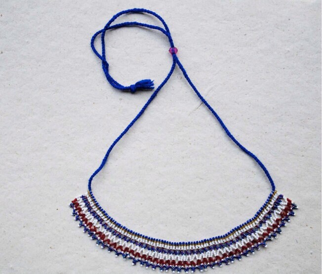 Collier de perles de la tribu Adivasi - Gujarat Inde -  parure tribale ethnique, bijoux indiens.