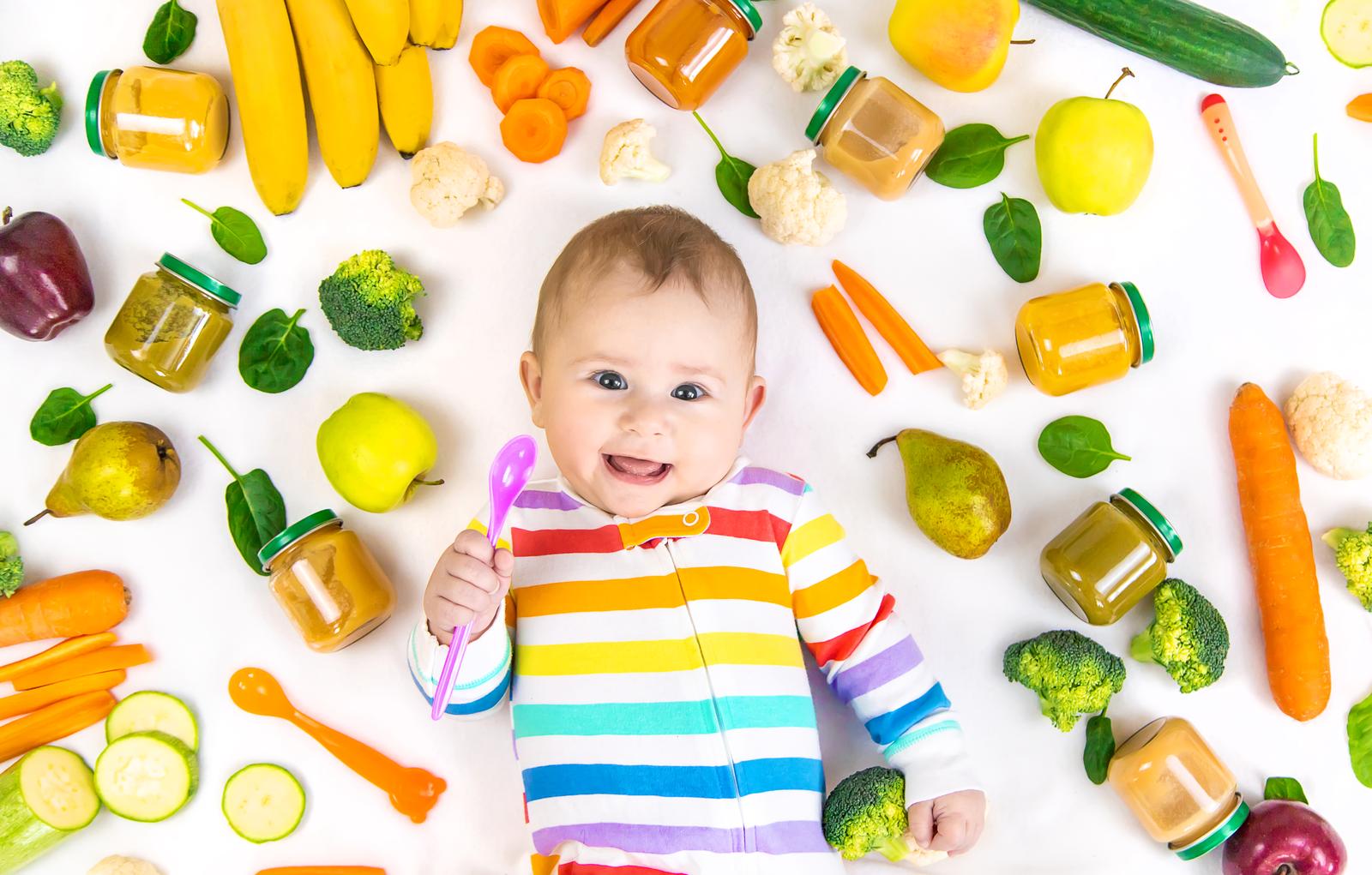 47115012 baby food puree with vegetables and fruits selective focus