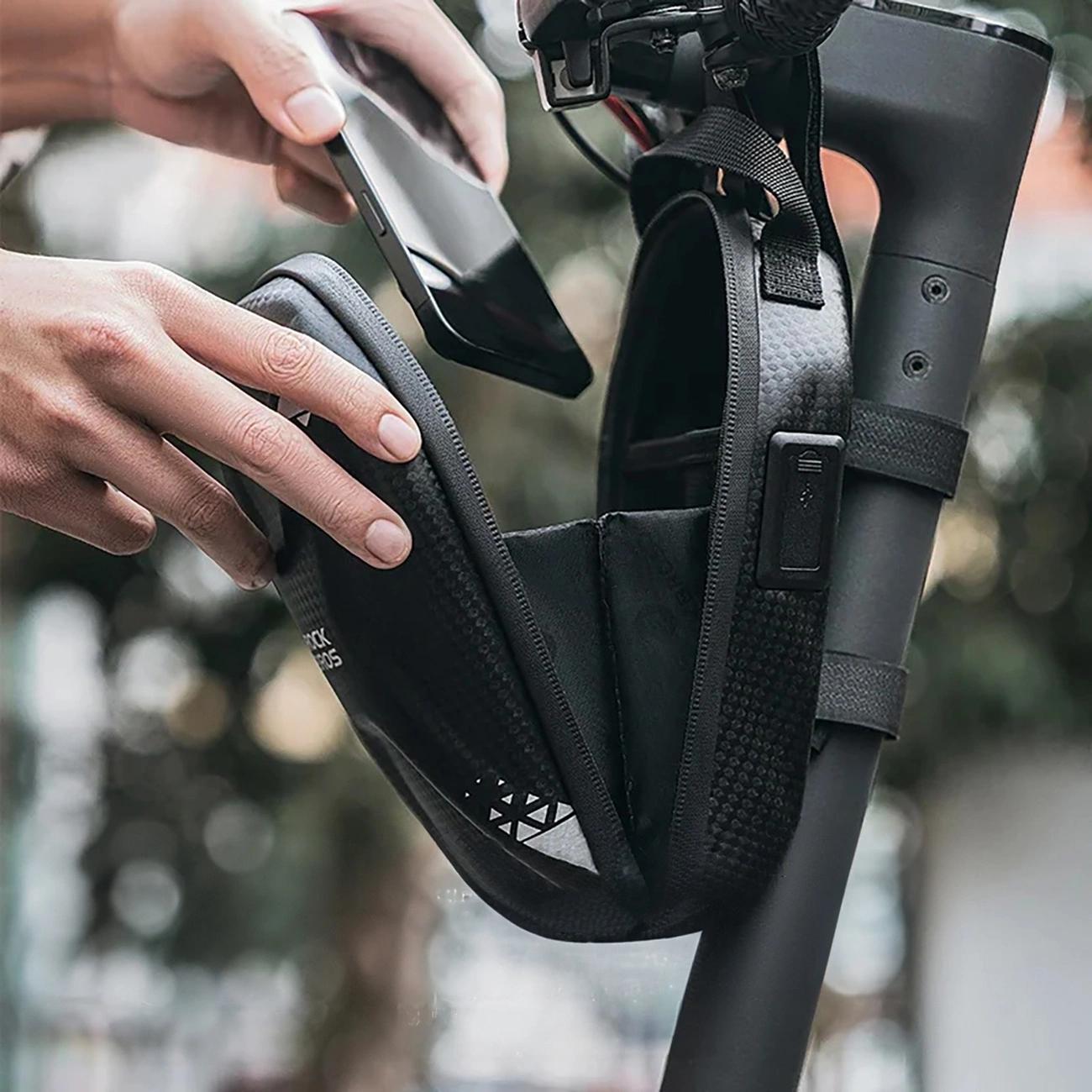 eng_pl_Rockbros-bag-3011006301-for-the-handlebar-of-a-bicycle-or-scooter-1-3-l-black-163838_2