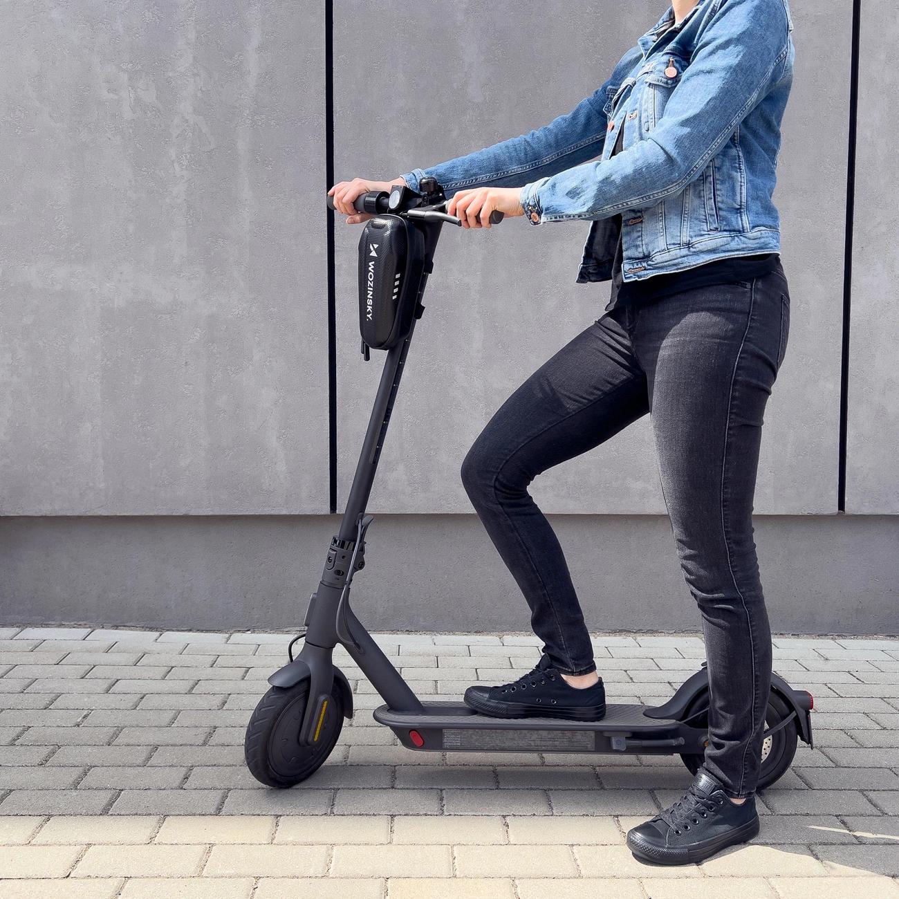 eng_pl_Wozinsky-waterproof-scooter-handlebar-bag-2l-handlebar-bag-black-WSB3BK-63975_14