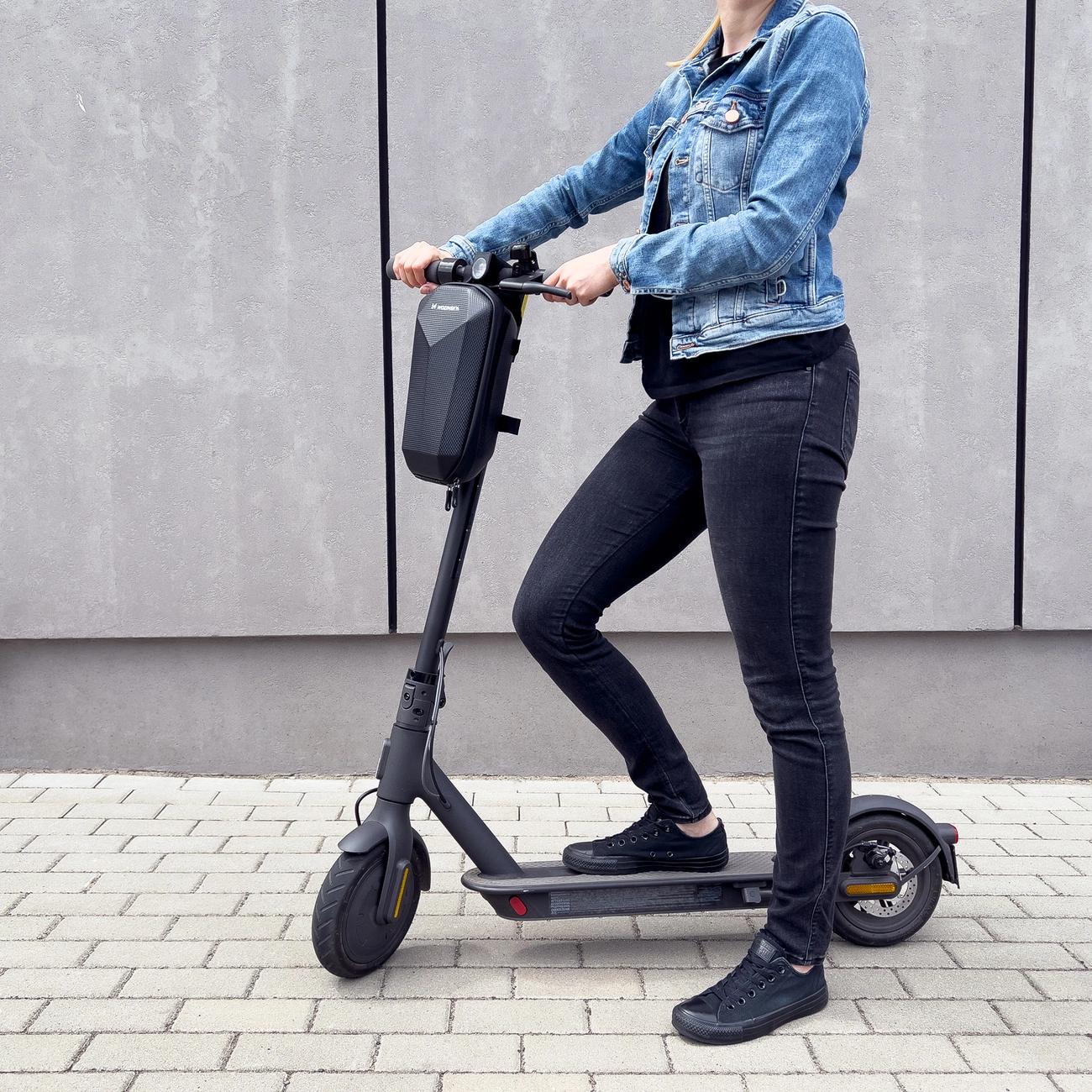eng_pl_Wozinsky-waterproof-scooter-handlebar-bag-4l-handlebar-bag-black-WSB2BK-63466_35