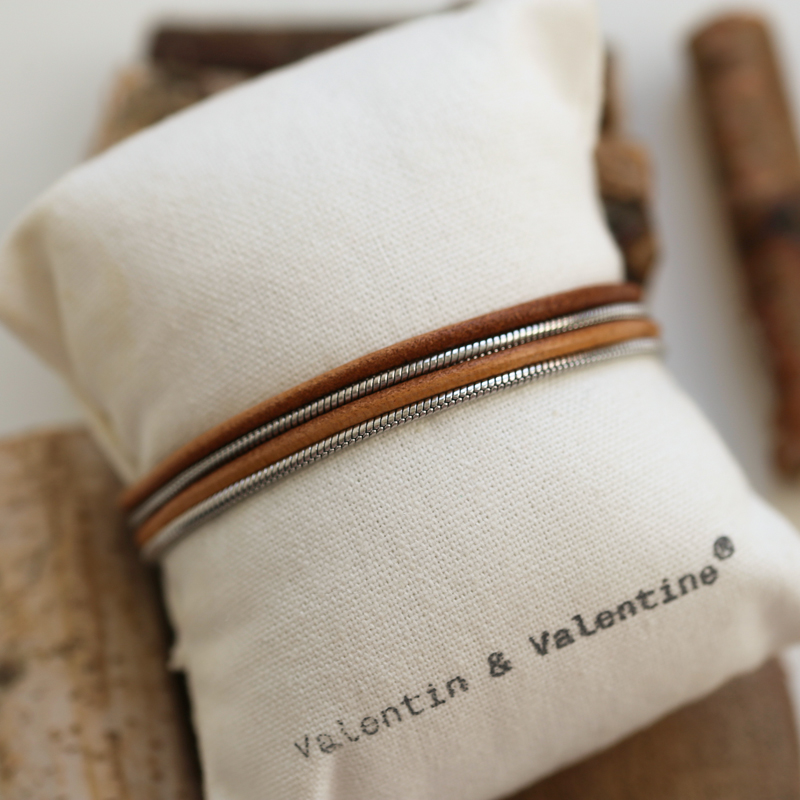 valentin-cuir-camel-coussin-2