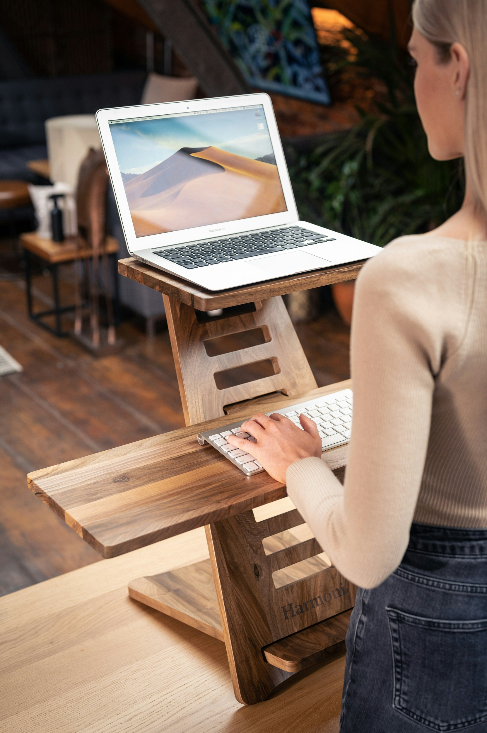 harmoni desk oqmpmoc1pc0 unsplash