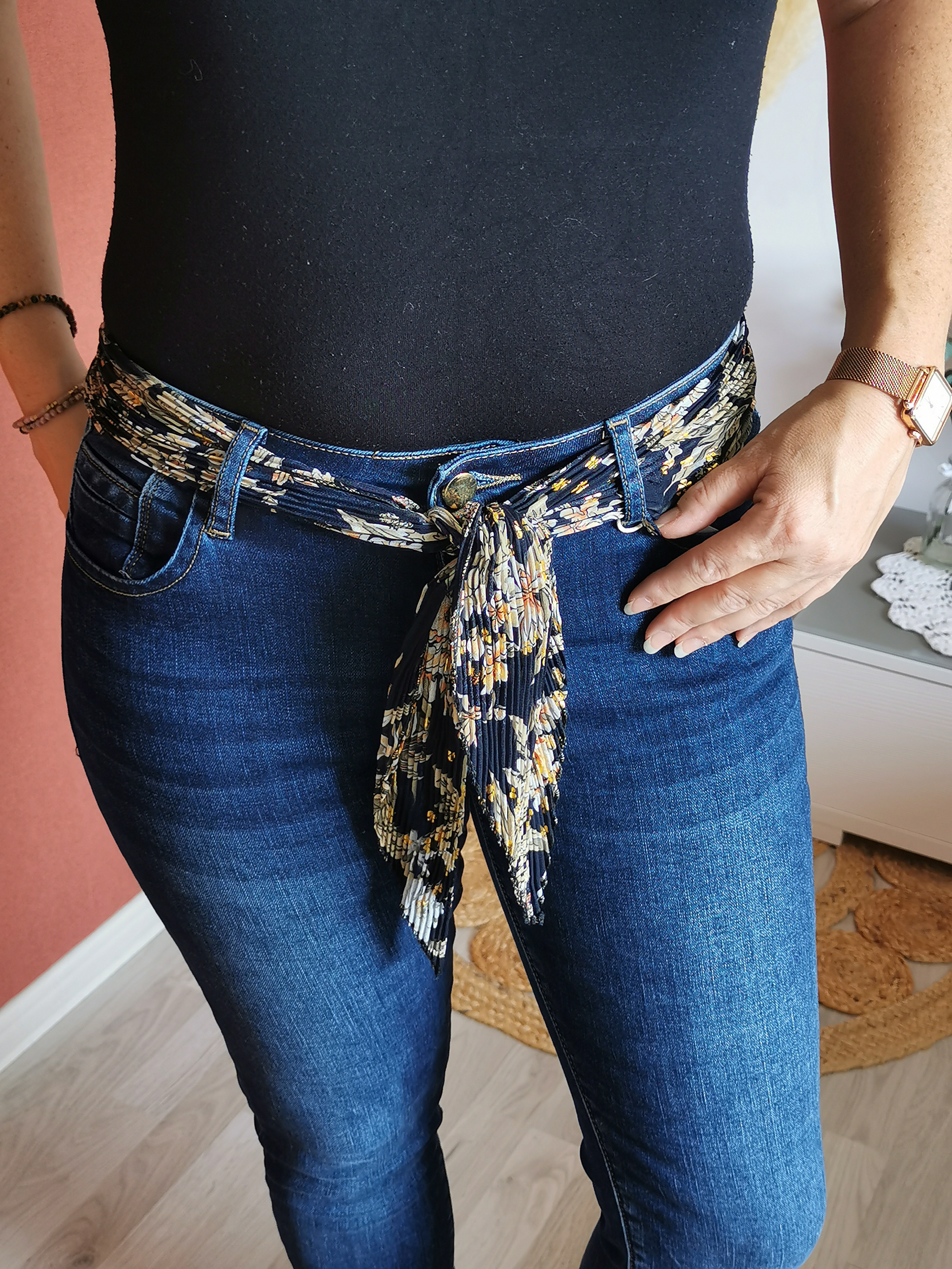 Jean coupe Skinny avec son foulard fantaisie