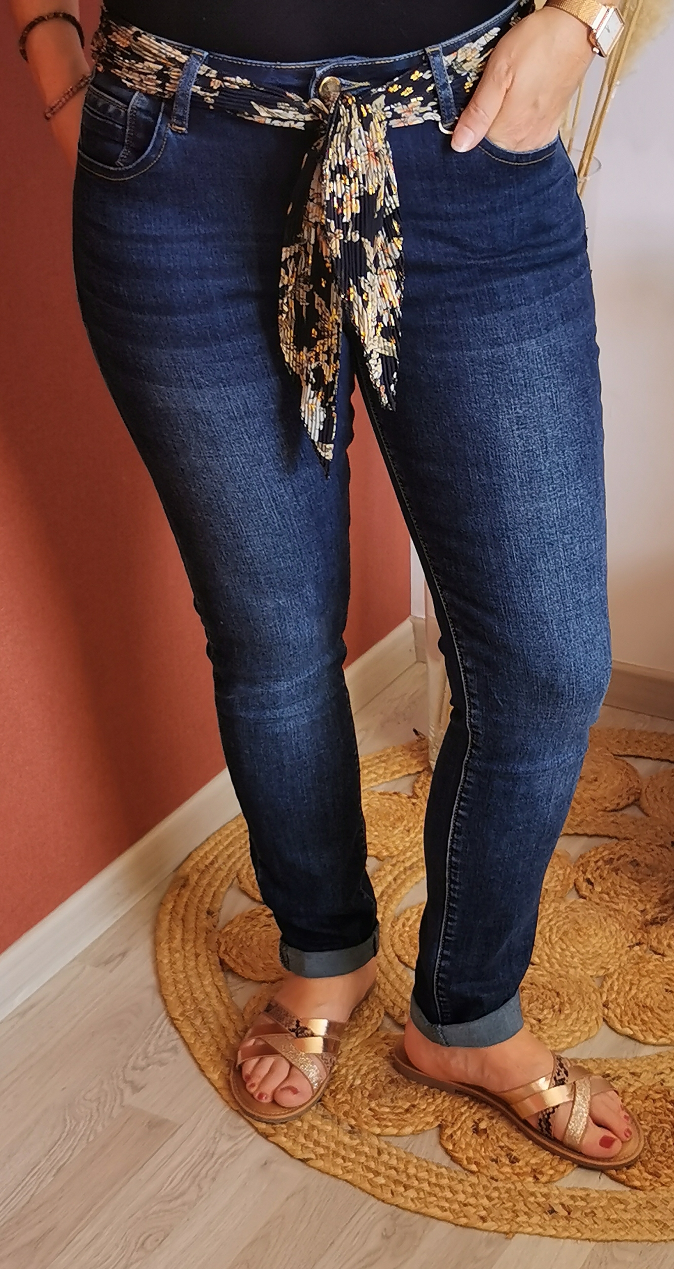 Jean coupe Skinny avec son foulard fantaisie