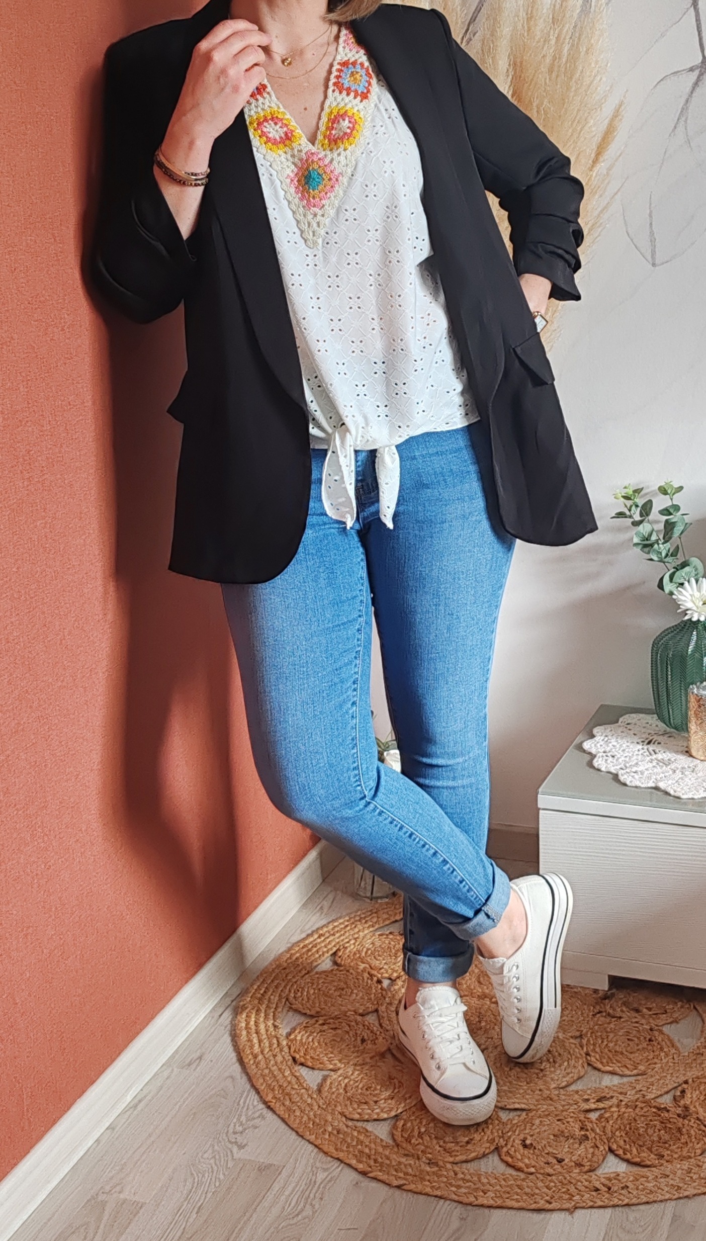 Tee shirt à nouer détails en crochet