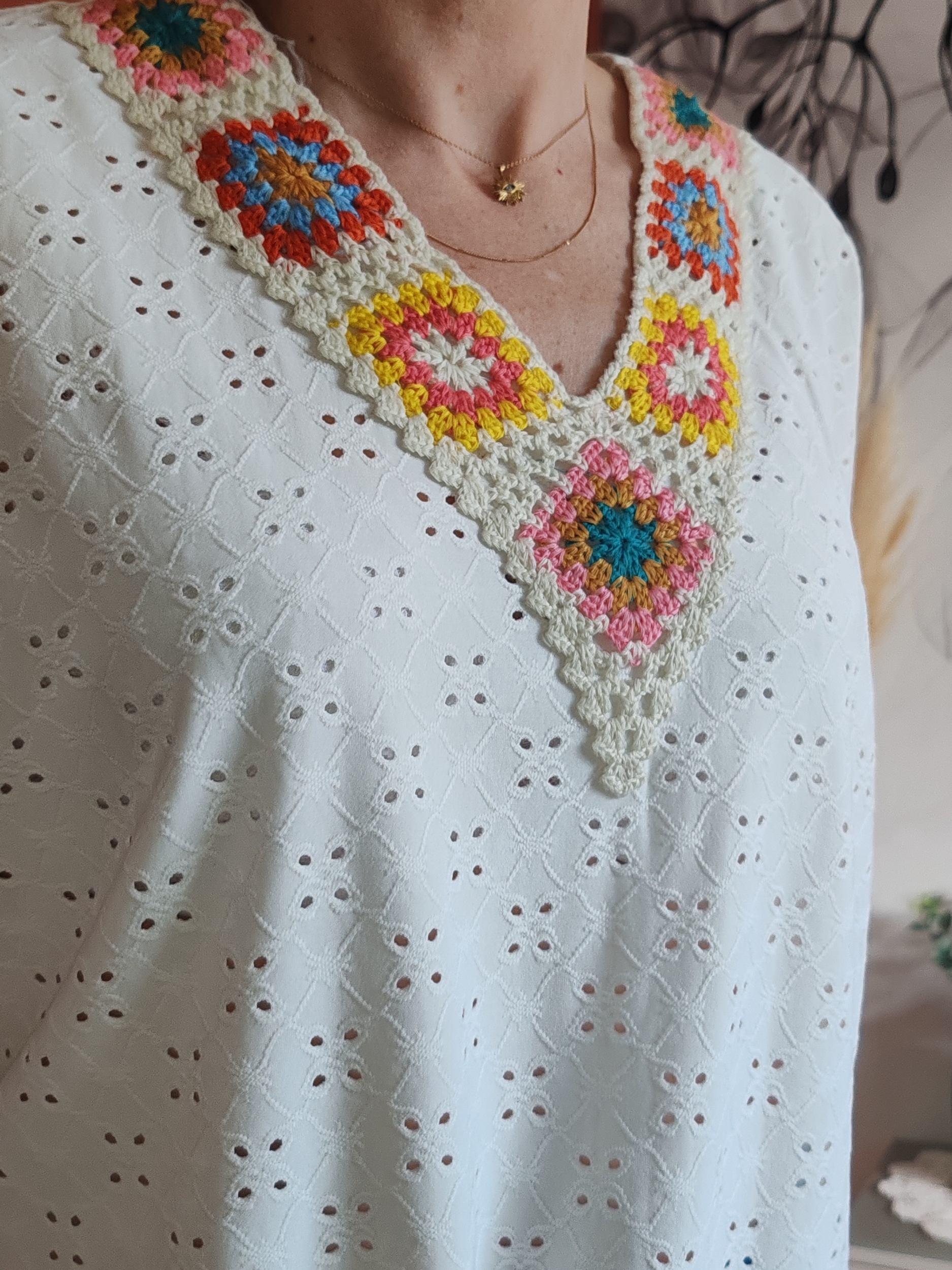 Tee shirt à nouer détails en crochet