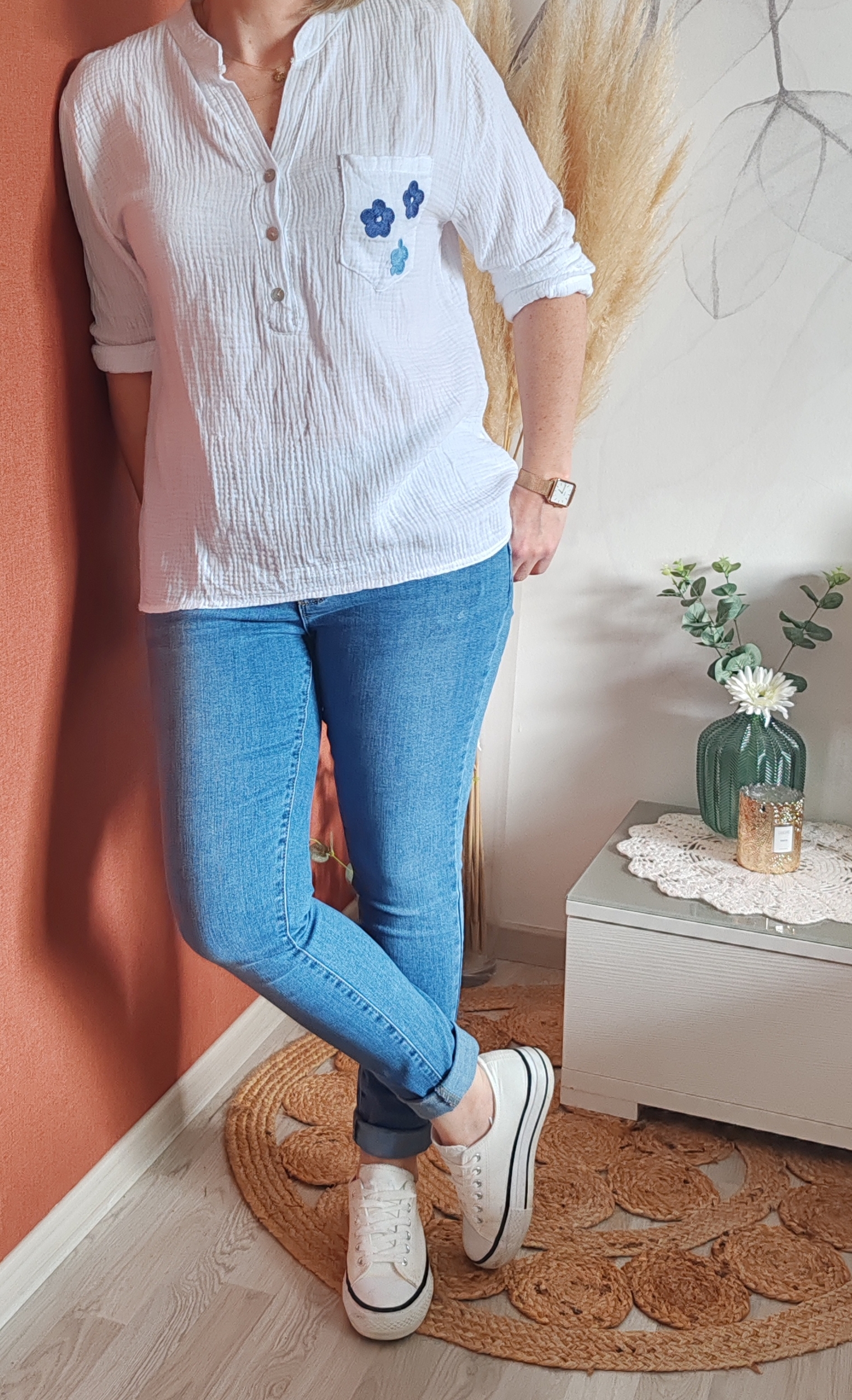 Chemise blanche en gaze de coton petites fleurs Blouses