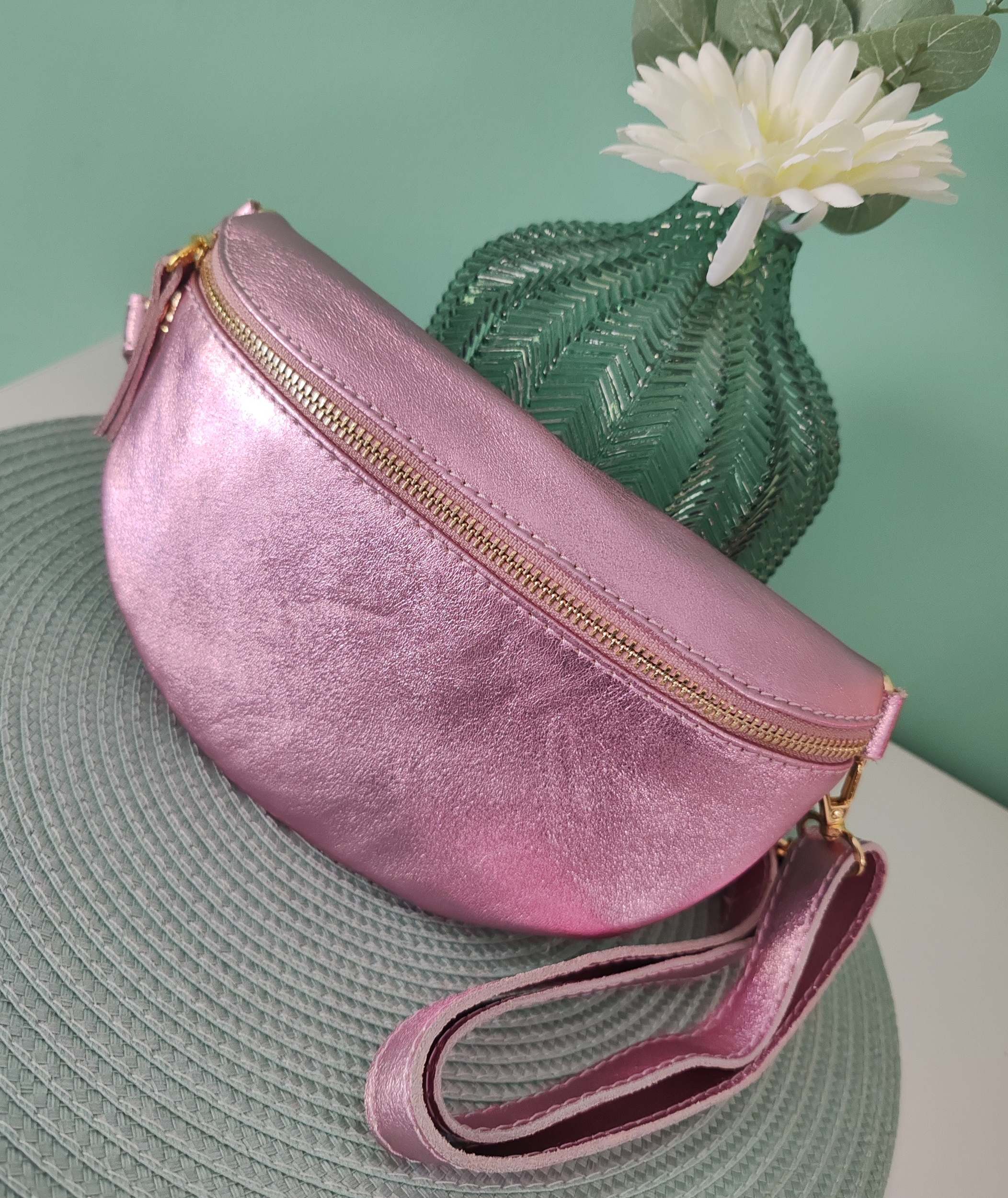 Sac banane cuir rose brillant