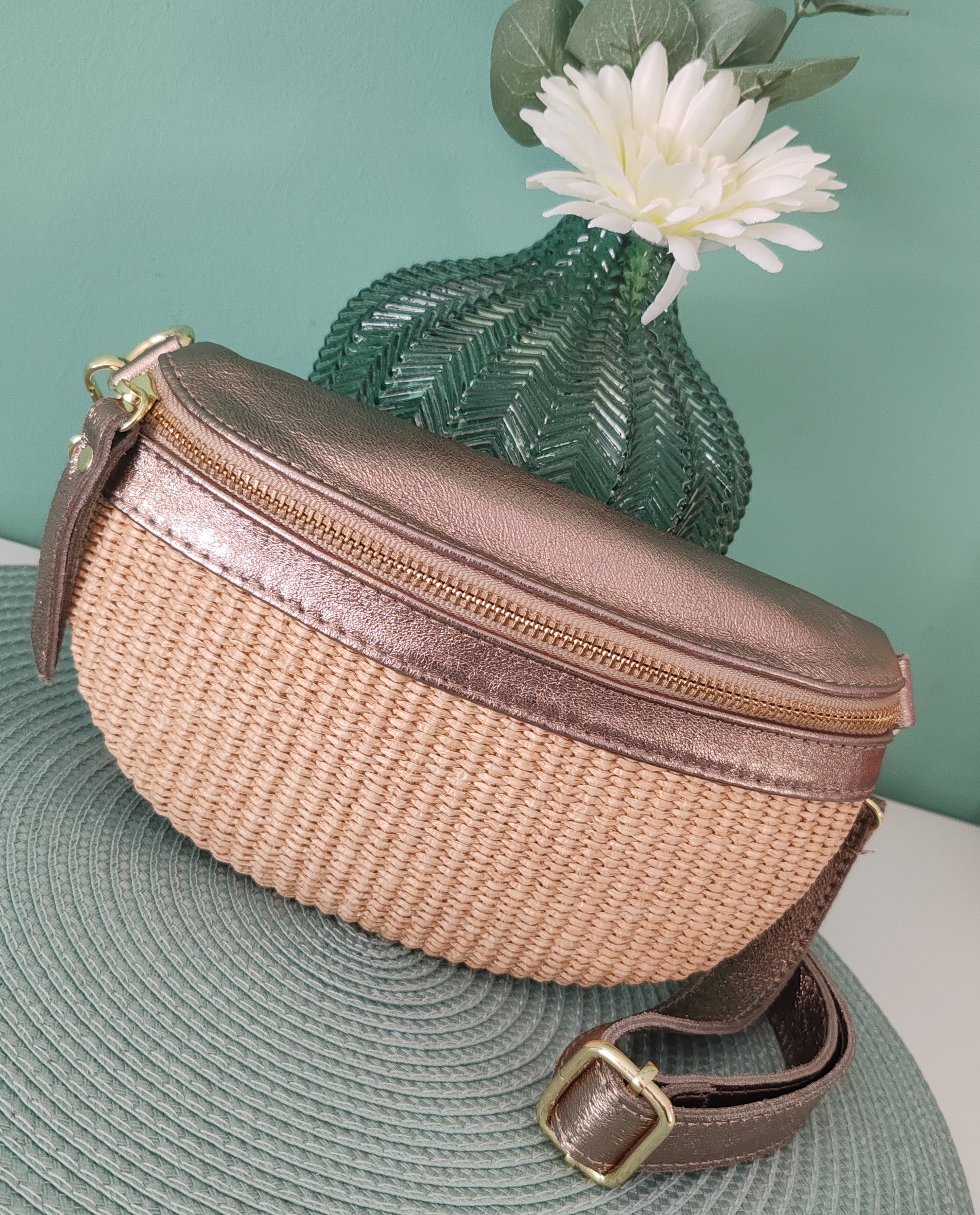 Sac banane cuir bronze et raphia