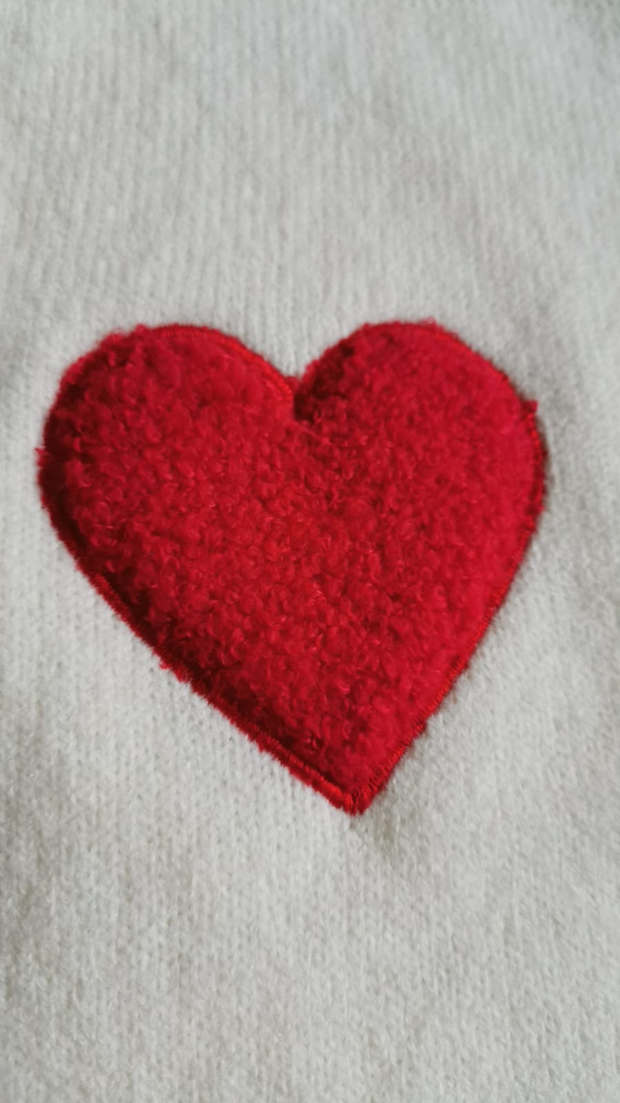 Pull col V Coeur rouge