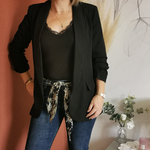 Jean coupe Skinny avec son foulard fantaisie